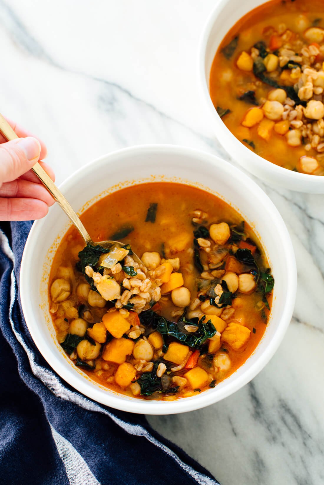 This healthy #vegan soup recipe is made with sweet potato, kale, farro and chickpeas!